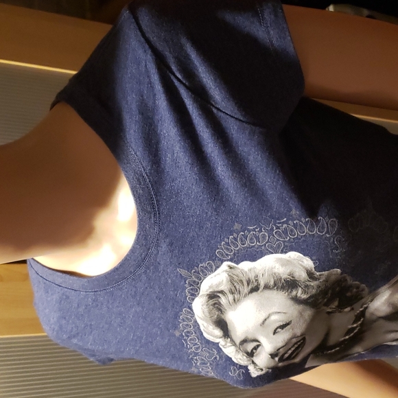 Womens tee - Picture 2 of 4